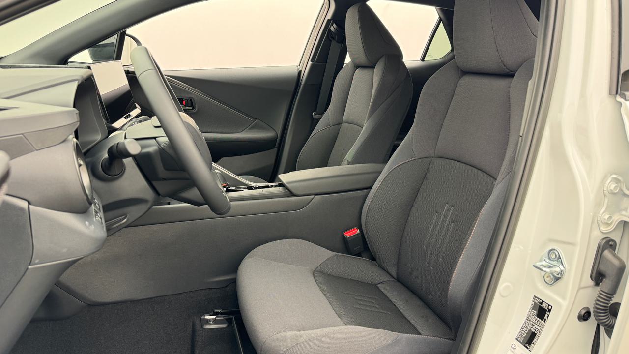 Toyota<br>C-HR 2.0 HSD Sport CVT