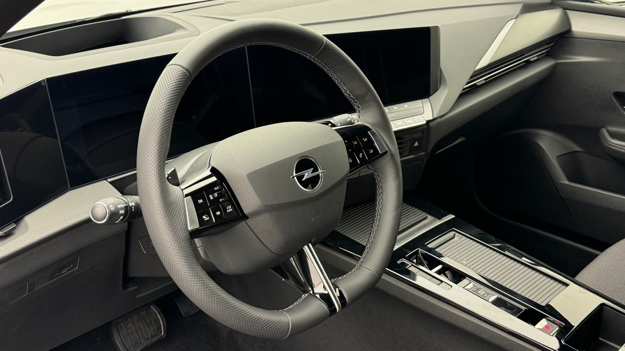 Opel<br>Astra 1.2i Turbo GS A