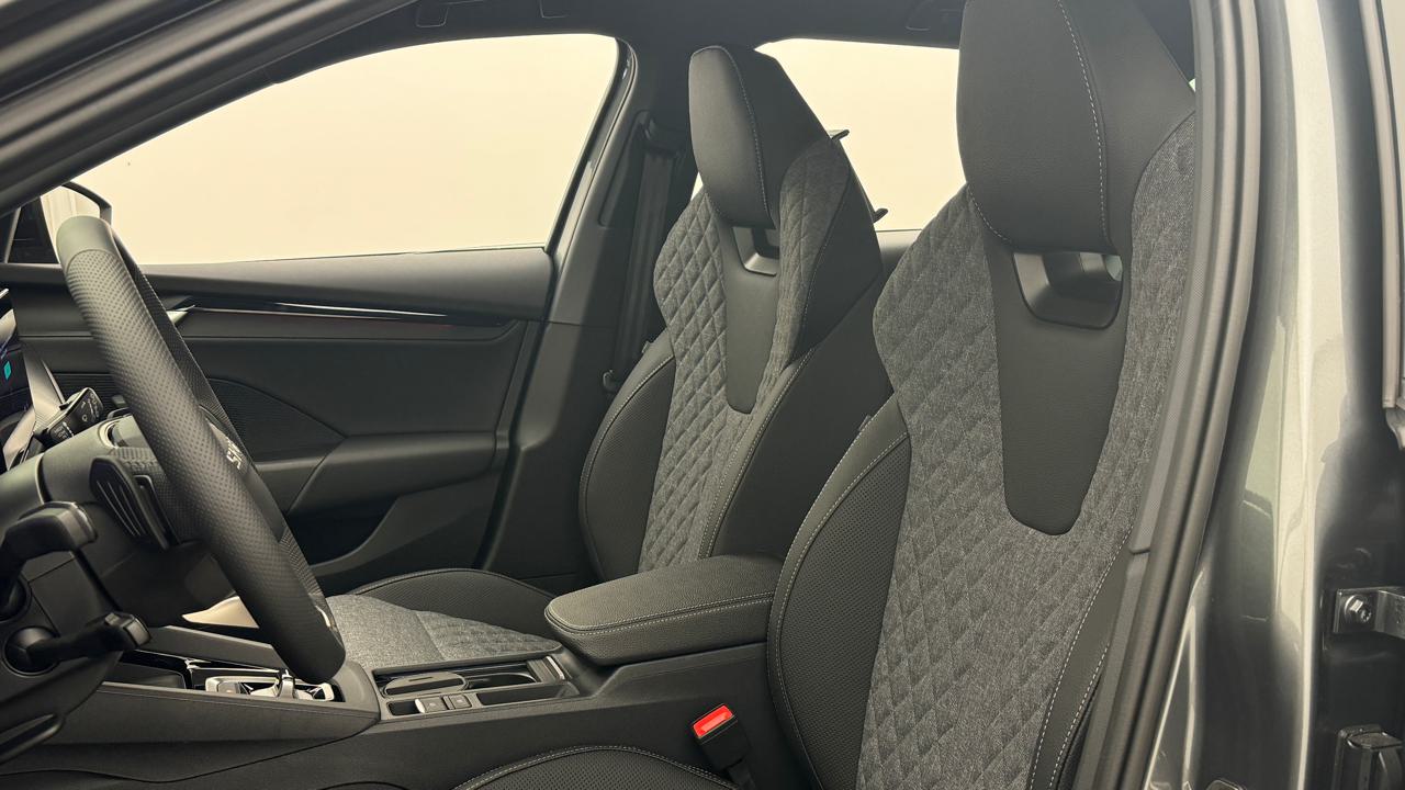 Skoda<br>Octavia Combi 1.5 TSI mHEV DSG Sport Line