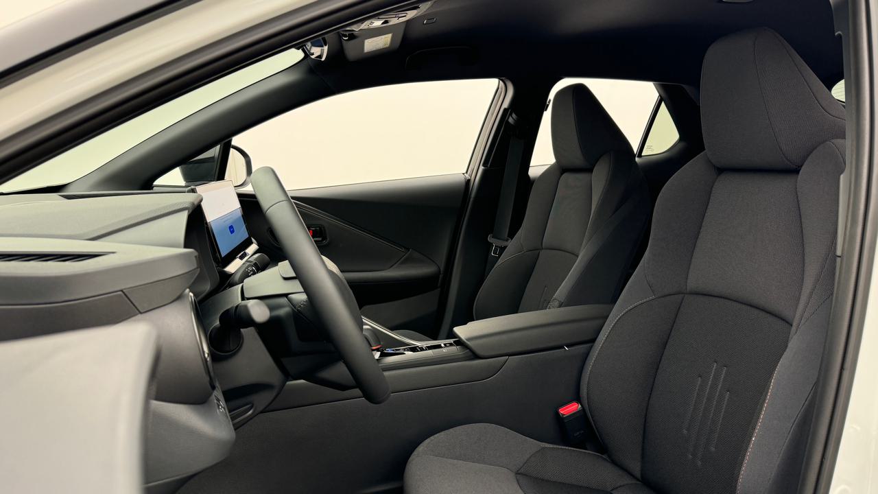 Toyota<br>C-HR 2.0 HSD Sport CVT