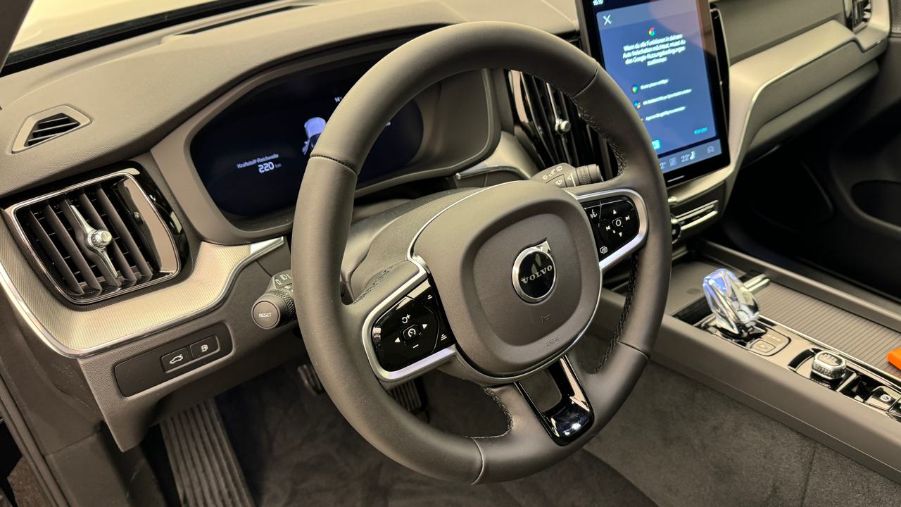 Volvo<br>XC60 T6 eAWD PluginHybrid Ultra Dark Geartronic