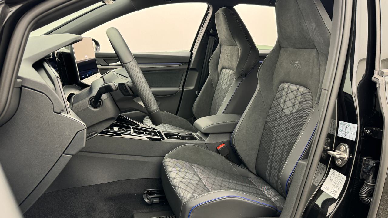 VW<br>Golf VIII 1.5 e TSI mHEV R-Line DSG