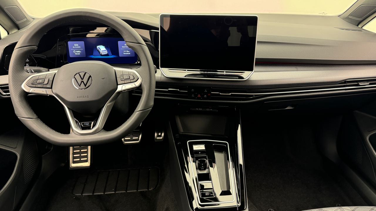 VW<br>Golf VIII 1.5 e TSI mHEV R-Line DSG