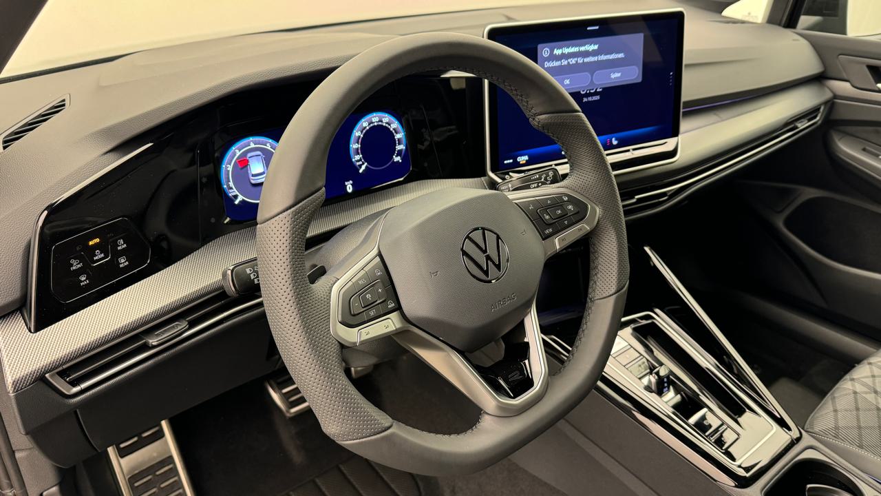 VW<br>Golf VIII 1.5 e TSI mHEV R-Line DSG