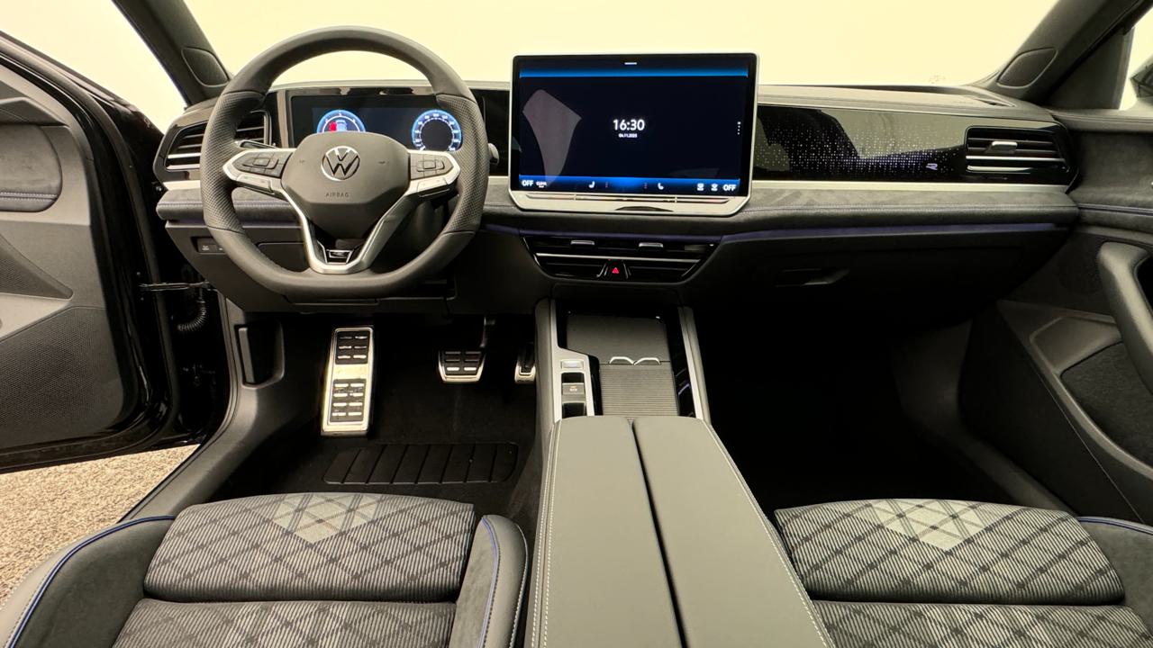 VW<br>Passat Variant 2.0 TDI evo R-Line 4 Motion DSG