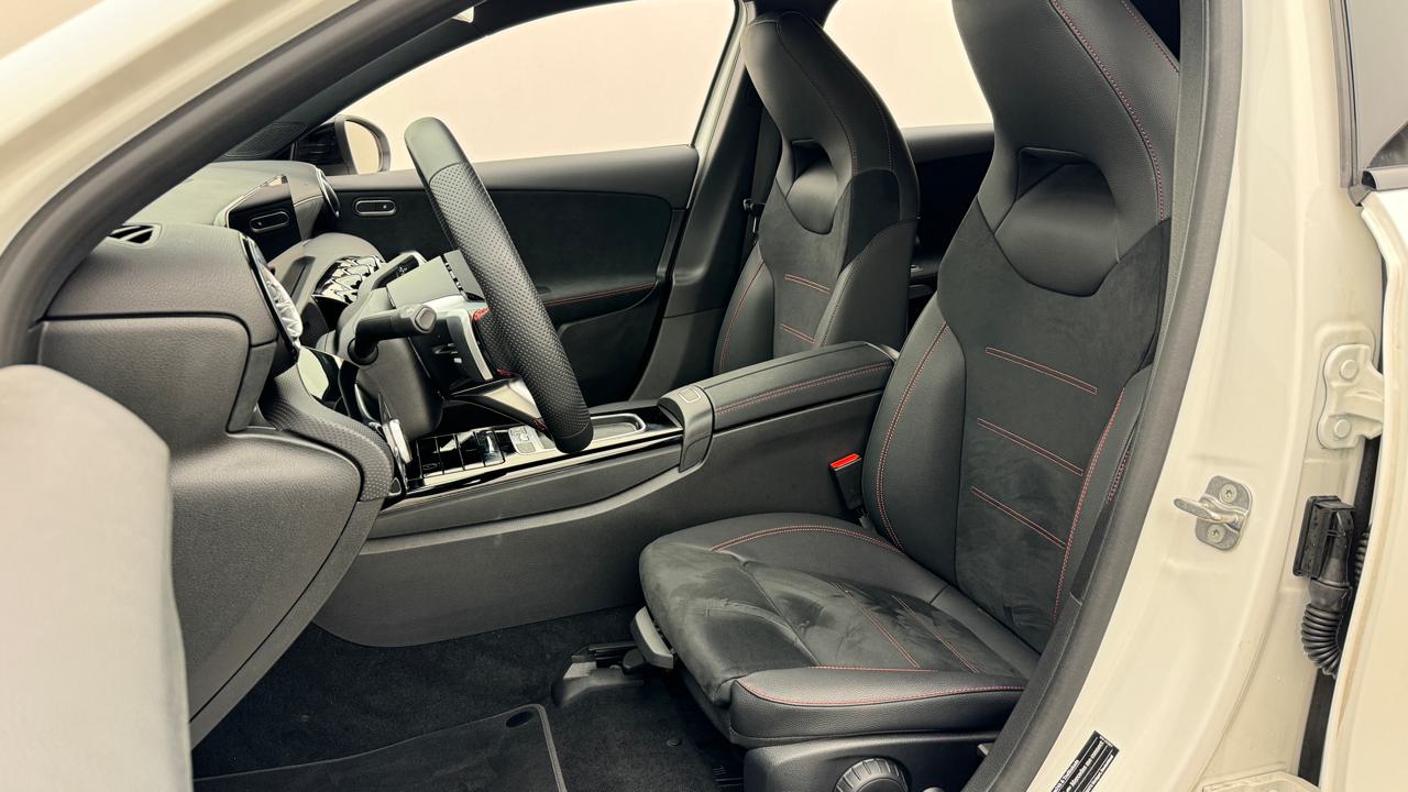 Mercedes<br>A 200 AMG Line