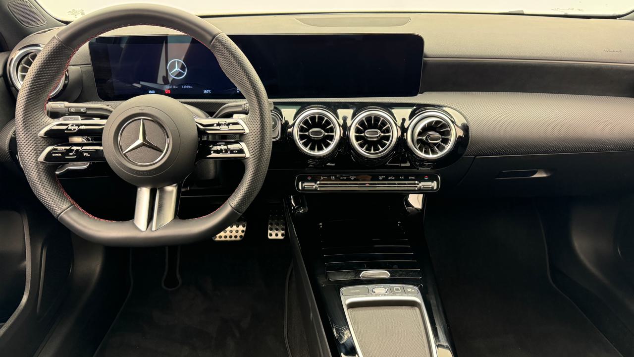 Mercedes<br>A 200 AMG Line