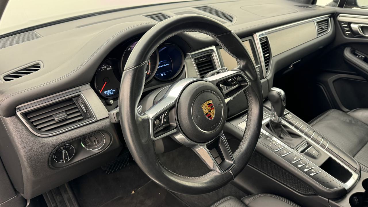 Porsche<br>Macan Turbo PDK 400PS