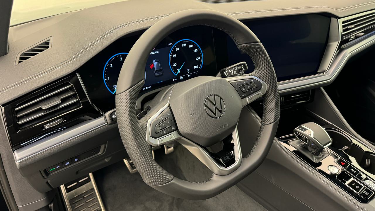 VW<br>Touareg 3.0 TDI R-Line Tiptronic