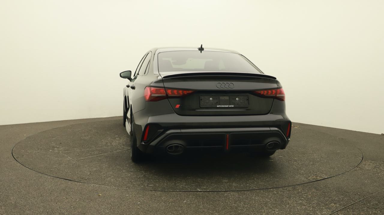 Audi<br>RS3 Limousine 2.5 TSI quattro S-tronic