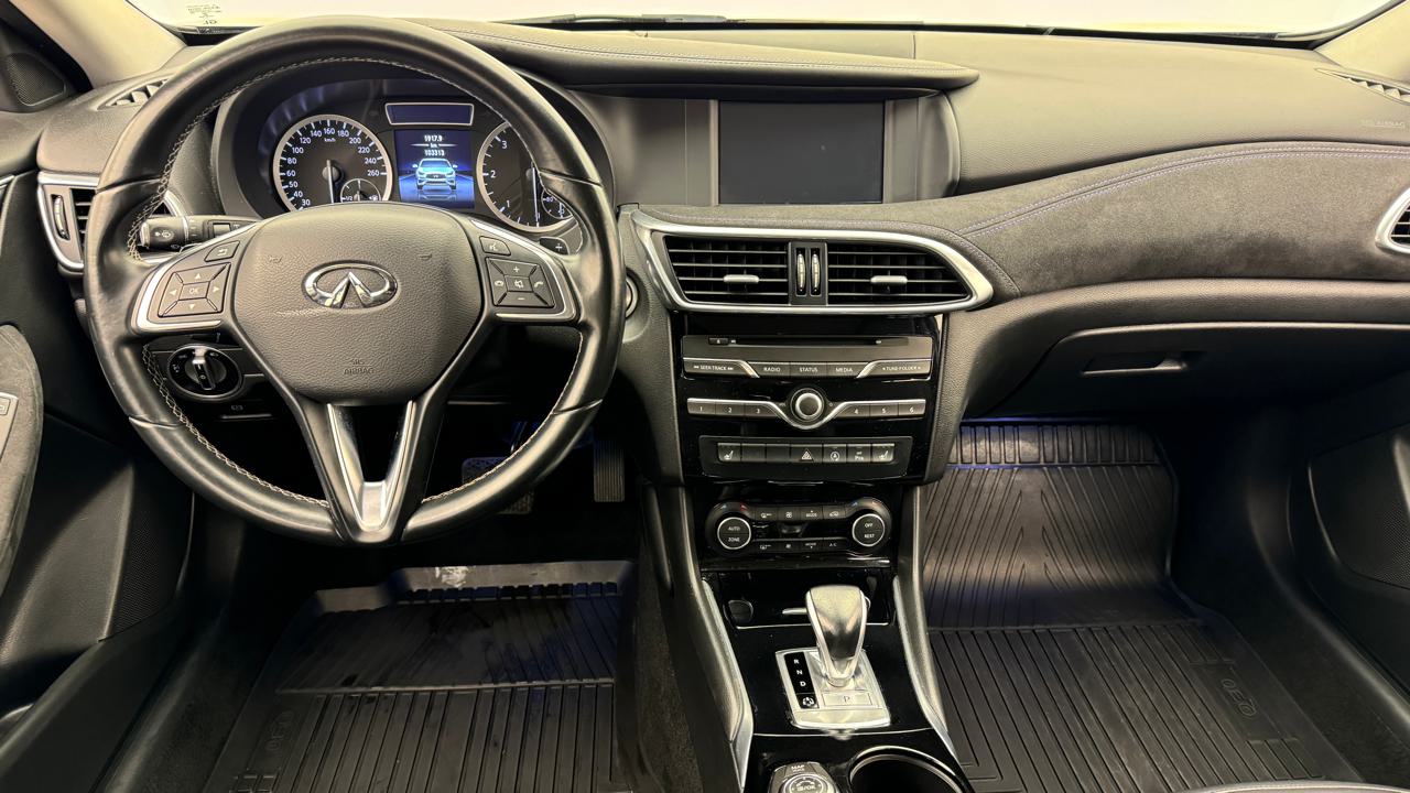 Infiniti<br>Q30 2.2d Premium City Black AWD DCT