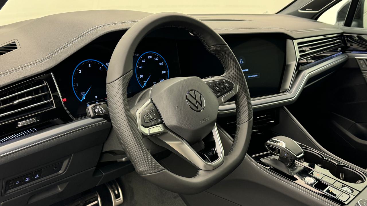 VW<br>Touareg 3.0 TDI R-Line Tiptronic