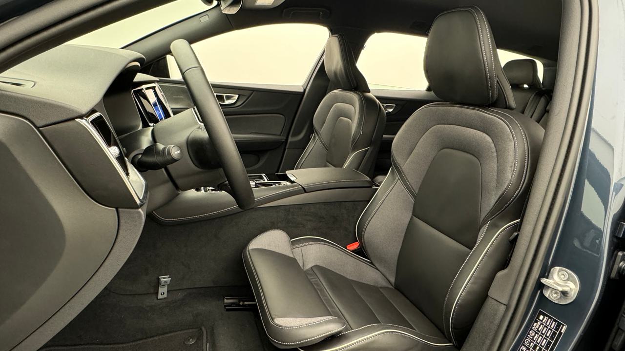 Volvo<br>V60 T6 eAWD Plug in Hybrid Plus Dark