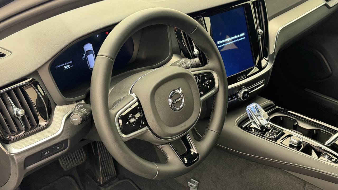 Volvo<br>V60 T6 eAWD Plug in Hybrid Plus Dark