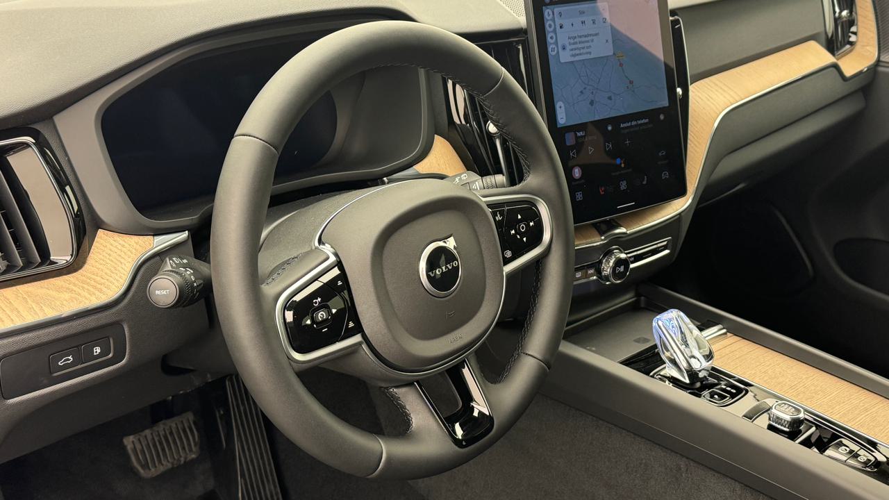 Volvo<br>XC60 T6 eAWD PluginHybrid Plus Dark Geartronic