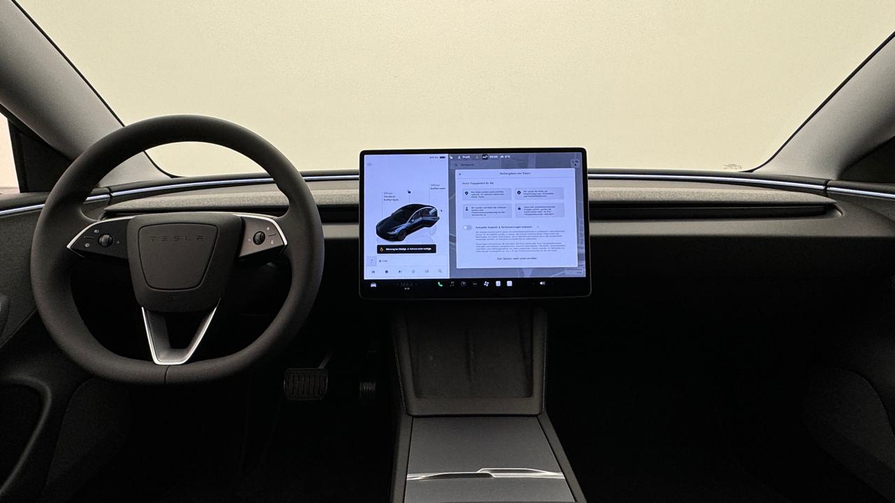 Tesla<br>Model 3 RWD