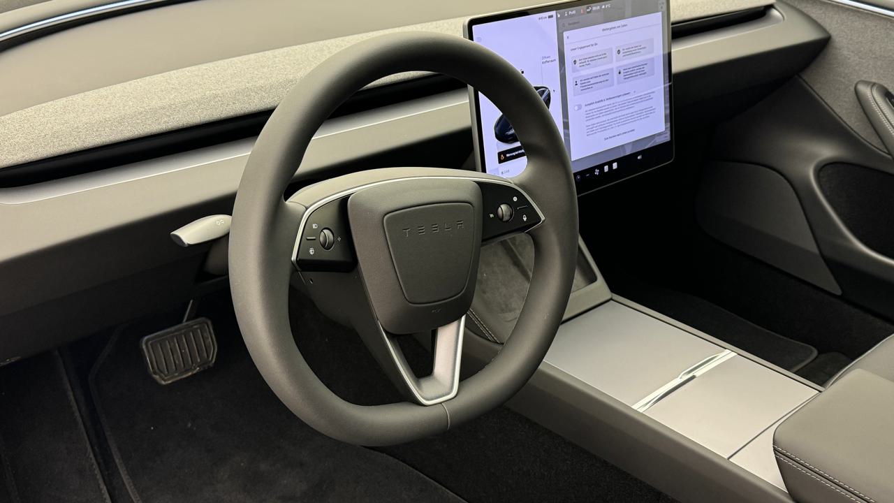 Tesla<br>Model 3 RWD