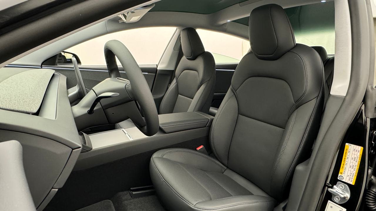 Tesla<br>Model 3 RWD