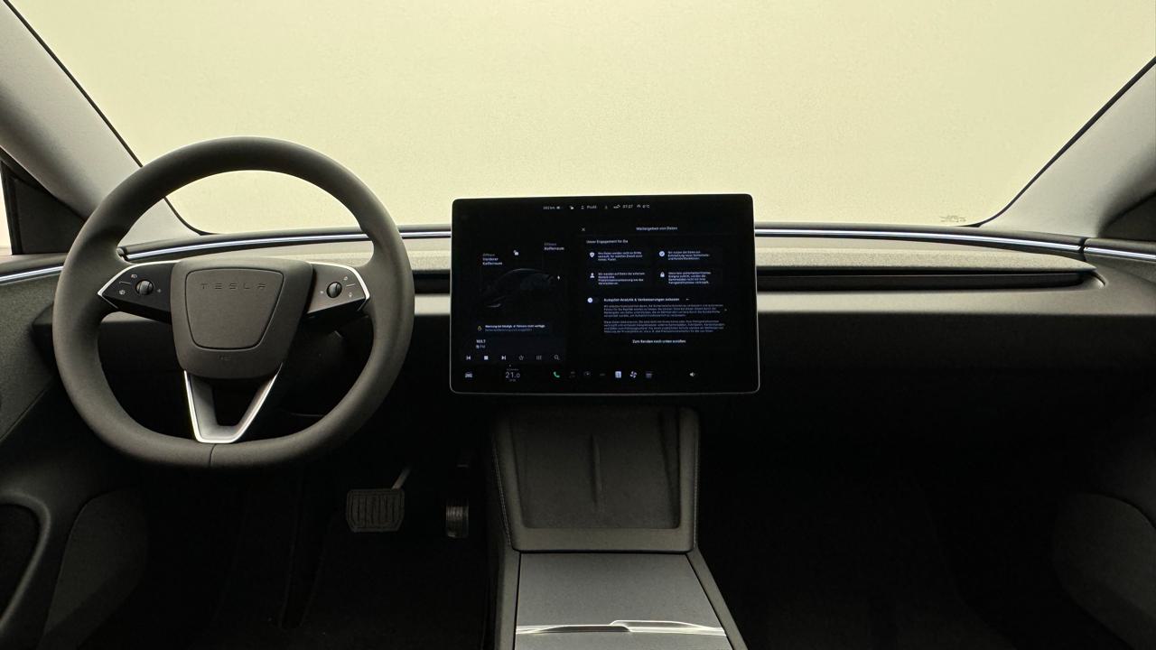 Tesla<br>Model 3 RWD