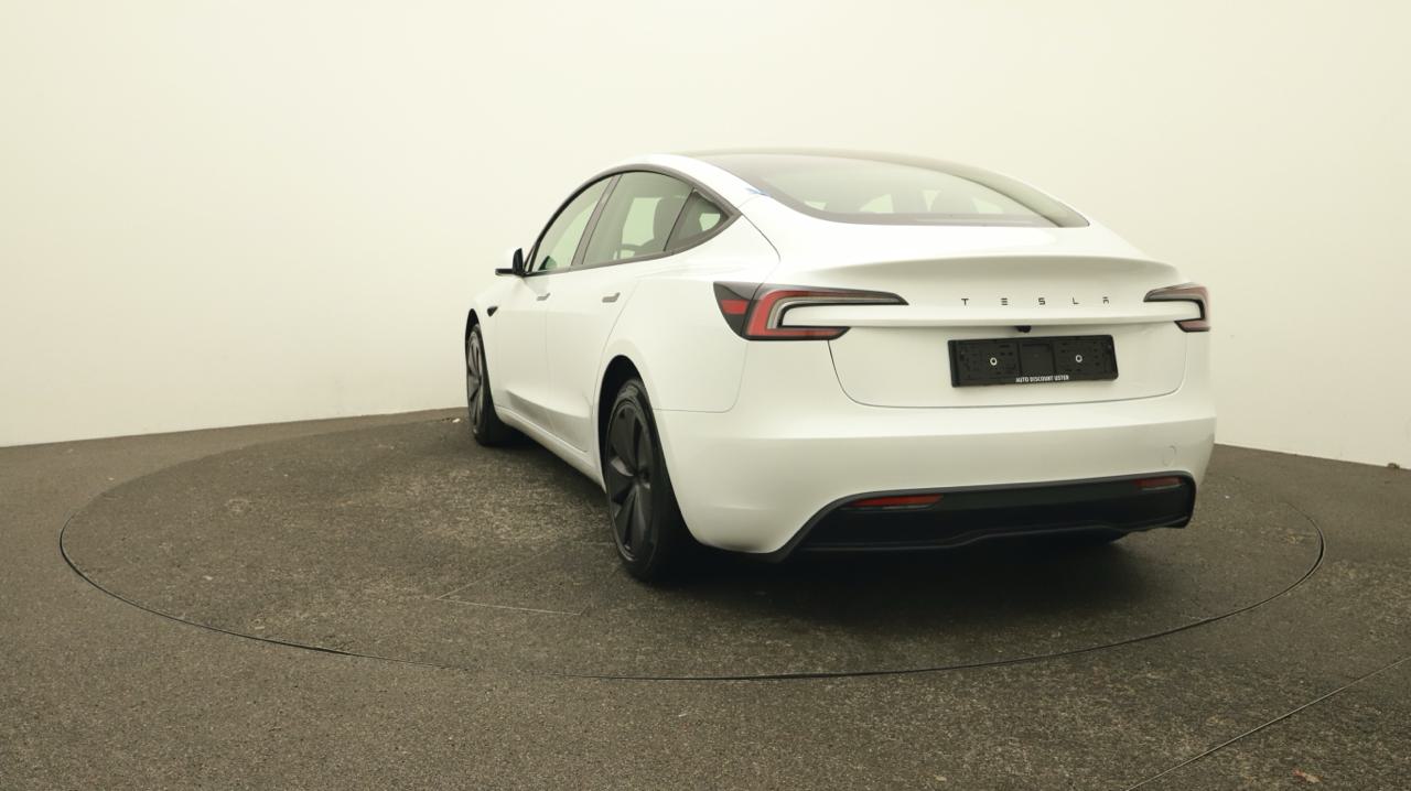 Tesla<br>Model 3 RWD