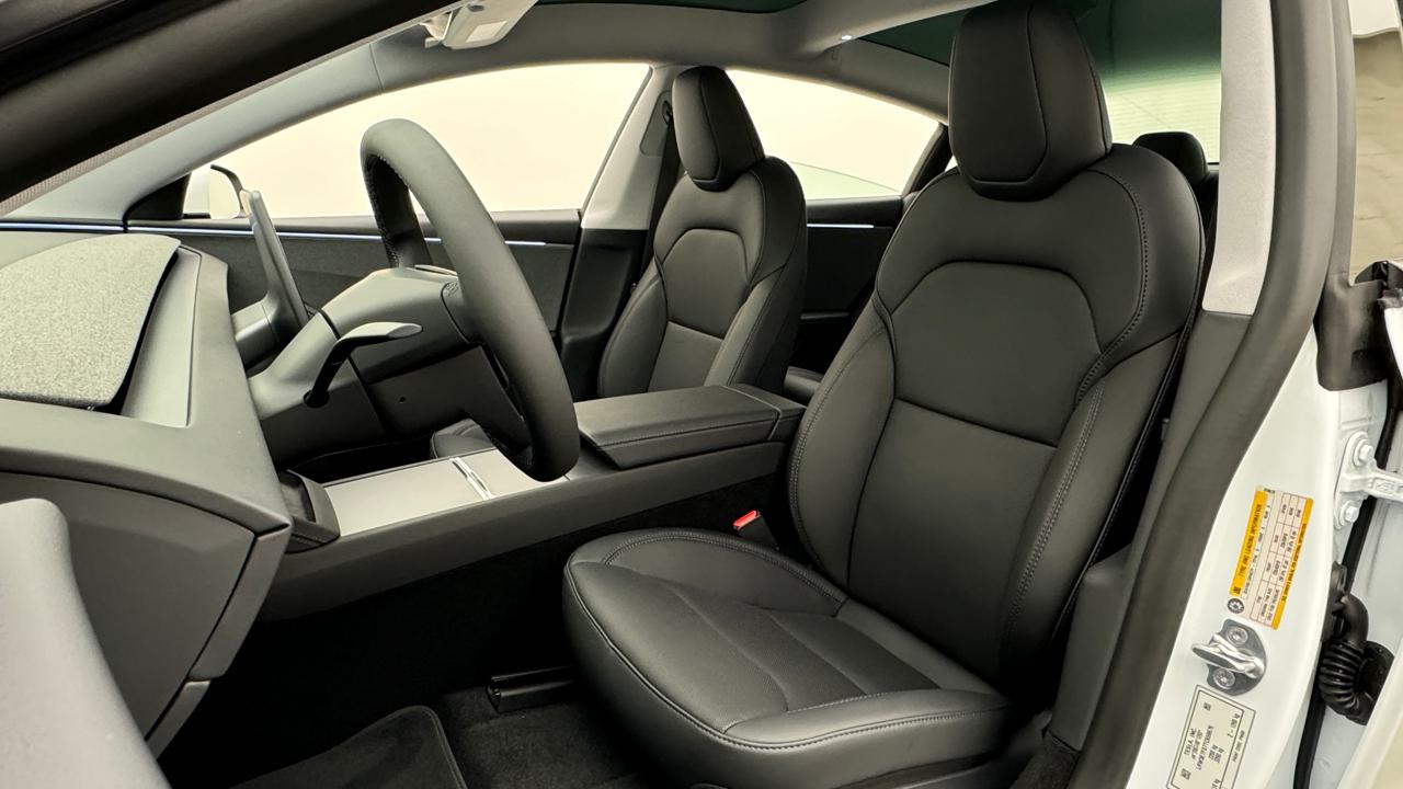 Tesla<br>Model 3 RWD