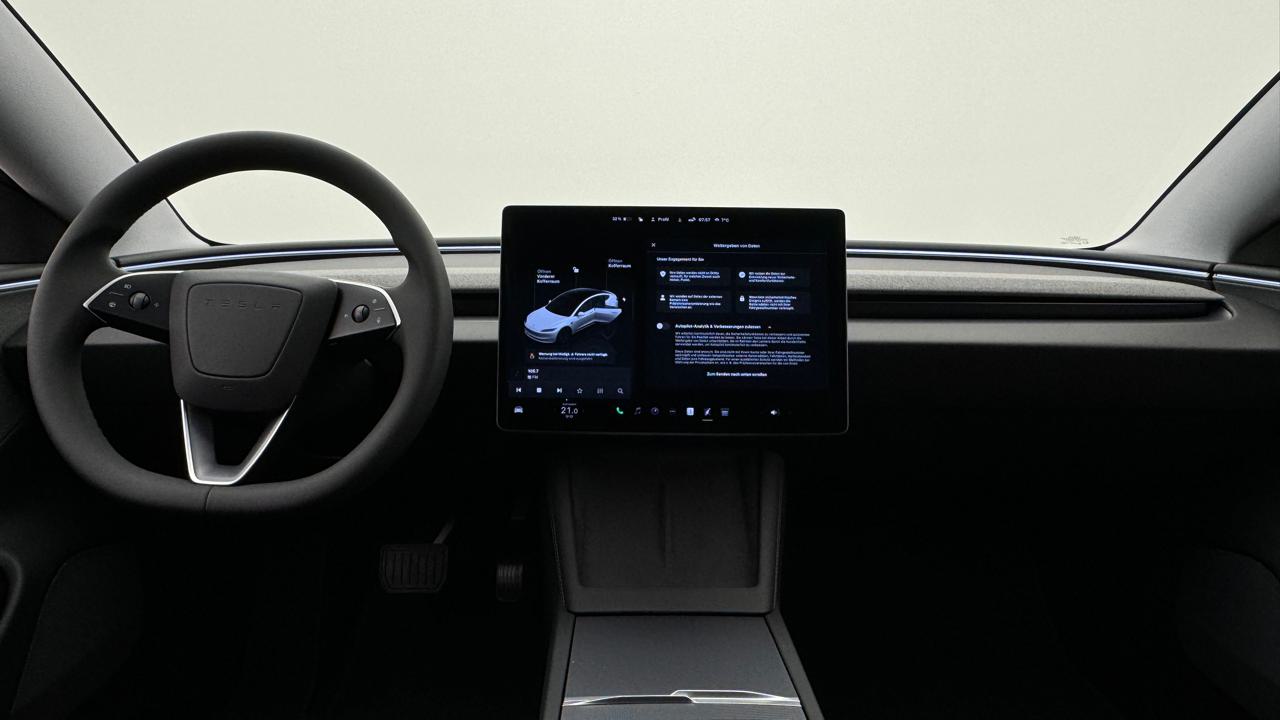 Tesla<br>Model 3 RWD