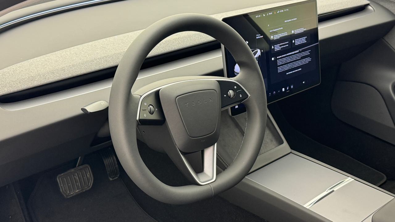 Tesla<br>Model 3 RWD