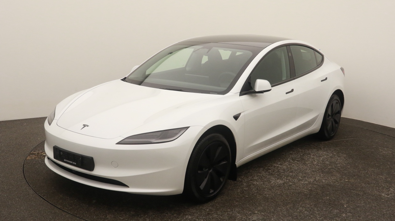 Tesla<br>Model 3 RWD