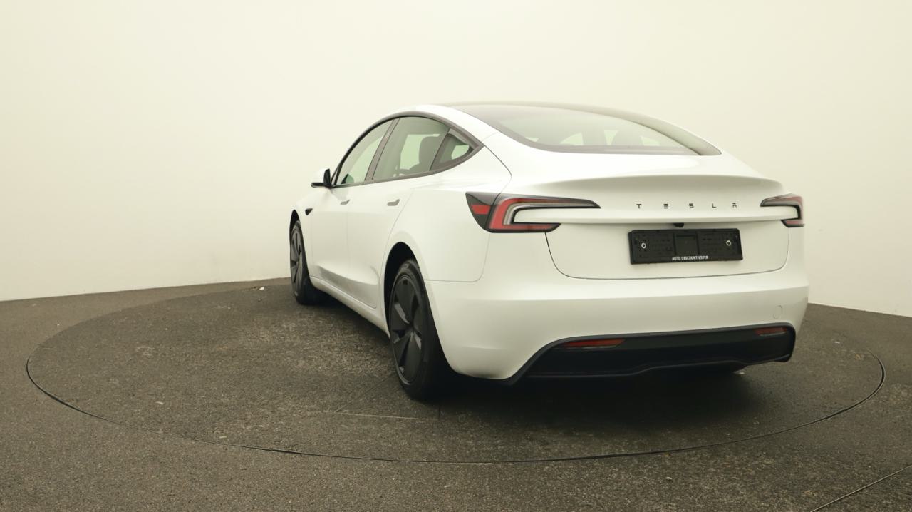 Tesla<br>Model 3 Long Range RWD