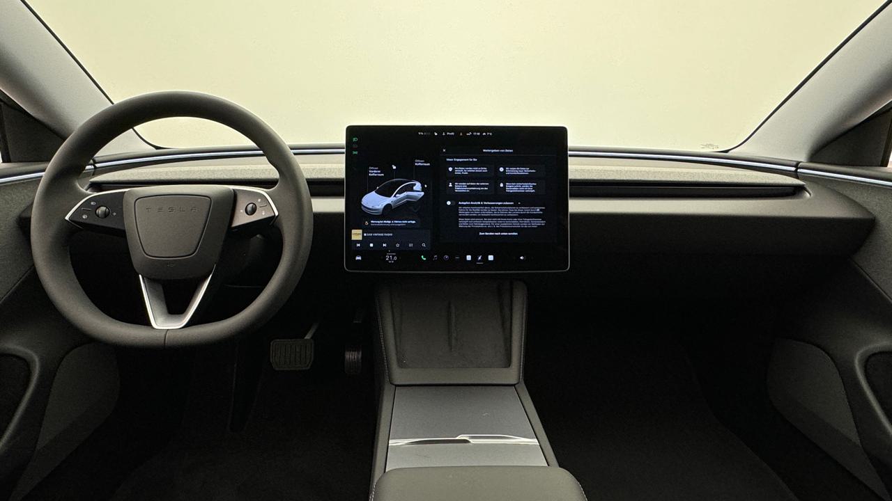 Tesla<br>Model 3 Long Range RWD