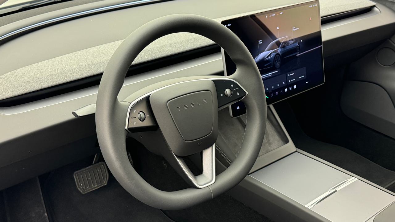 Tesla<br>Model 3 Long Range Dual Motor AWD