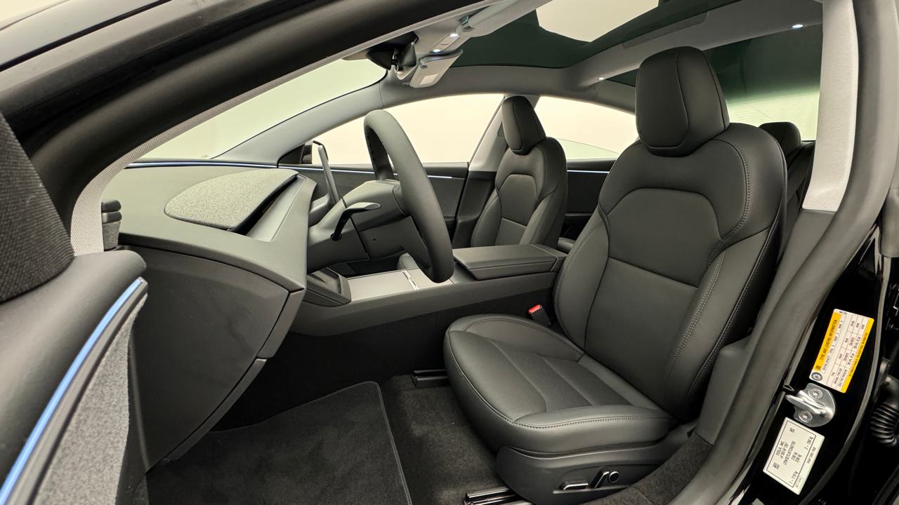 Tesla<br>Model 3 Long Range RWD