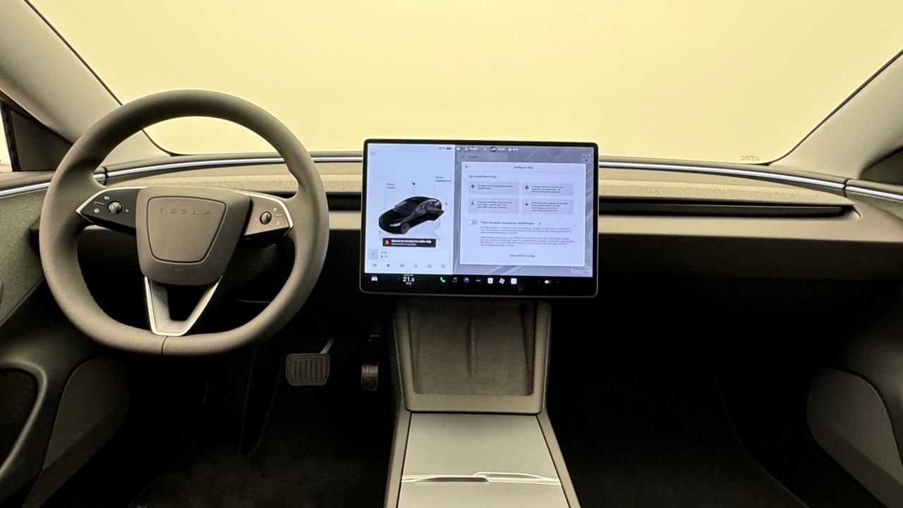 Tesla<br>Model 3 Long Range RWD