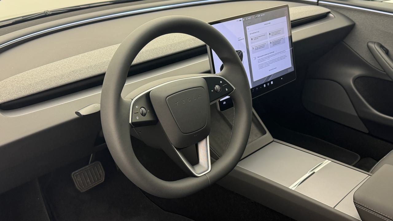 Tesla<br>Model 3 Long Range RWD