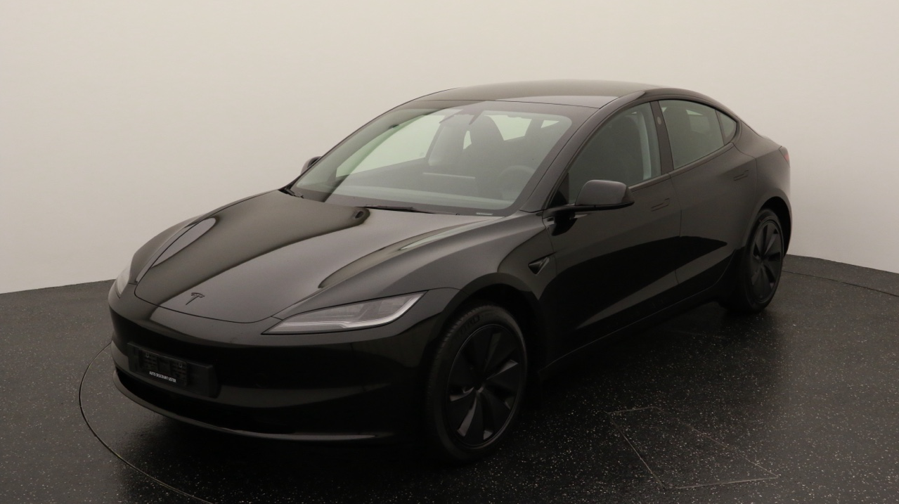 Tesla<br>Model 3 Long Range RWD