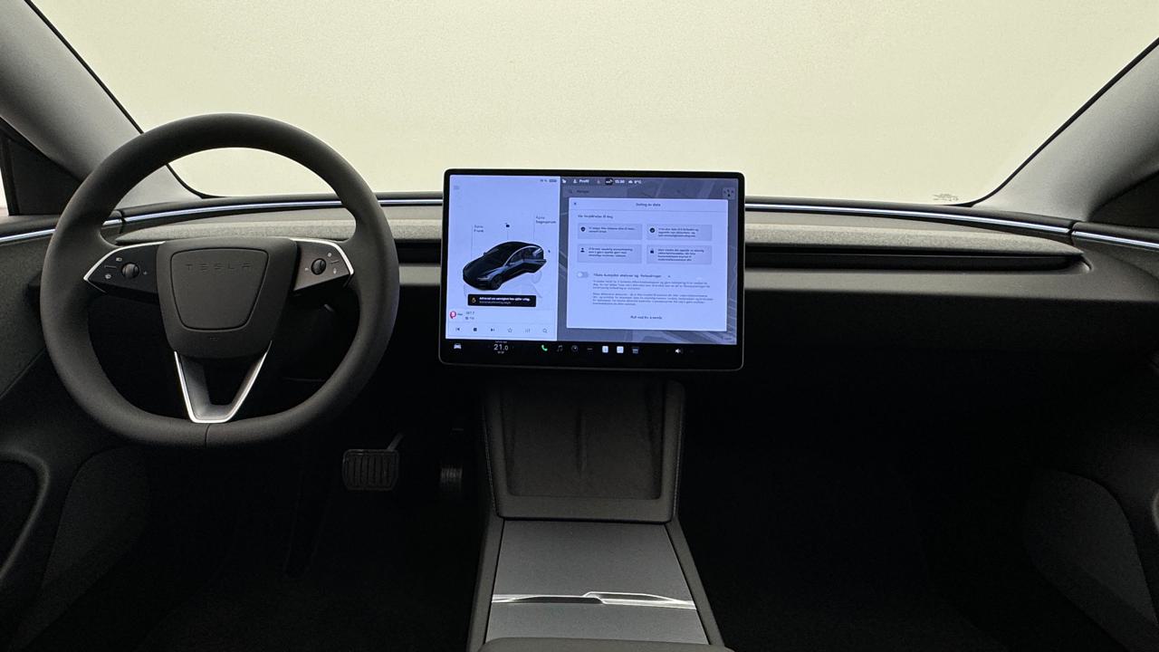 Tesla<br>Model 3 Long Range RWD