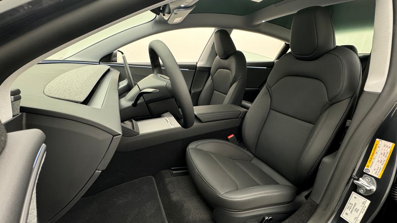 Tesla<br>Model 3 Long Range RWD