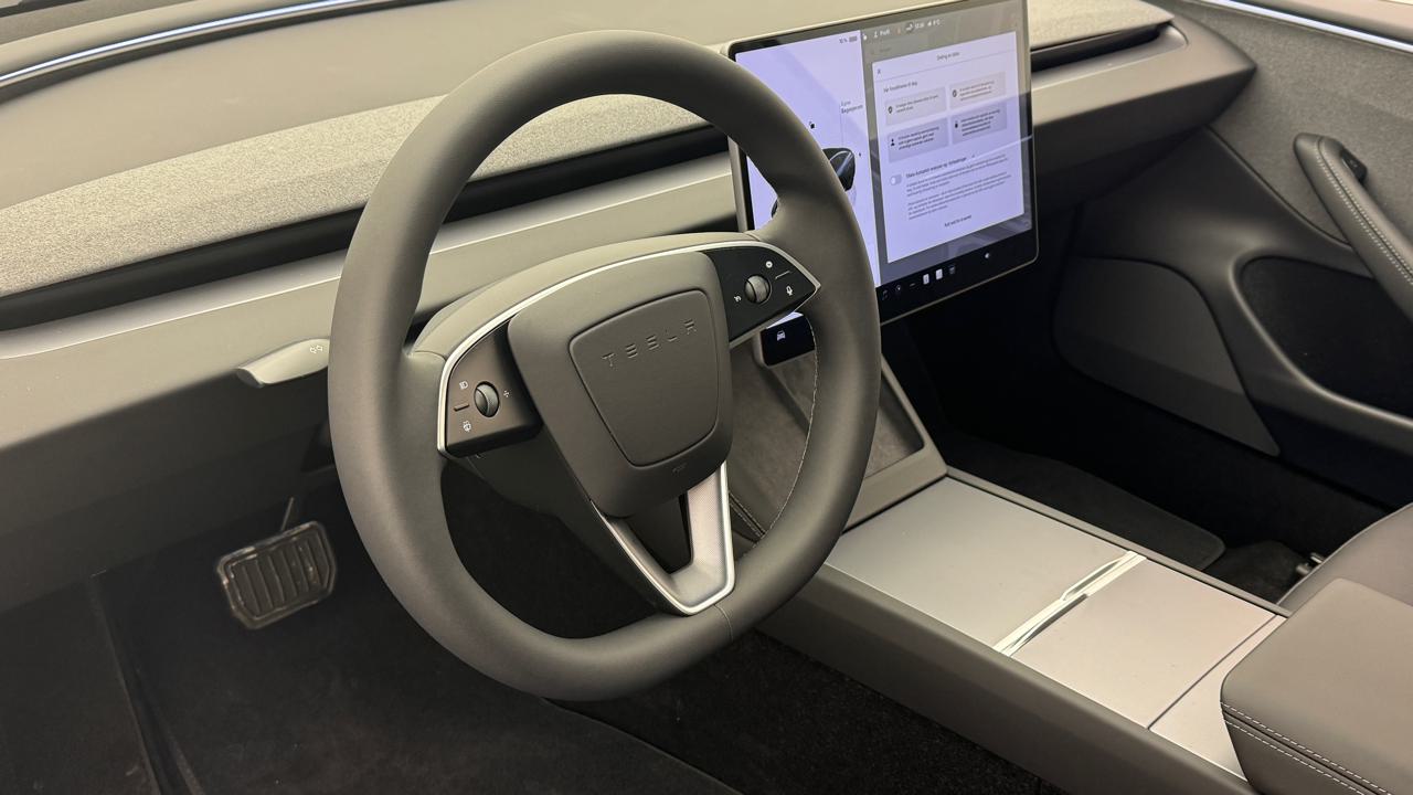 Tesla<br>Model 3 Long Range RWD