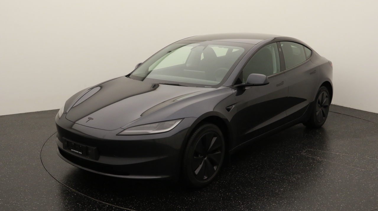 Tesla<br>Model 3 Long Range RWD