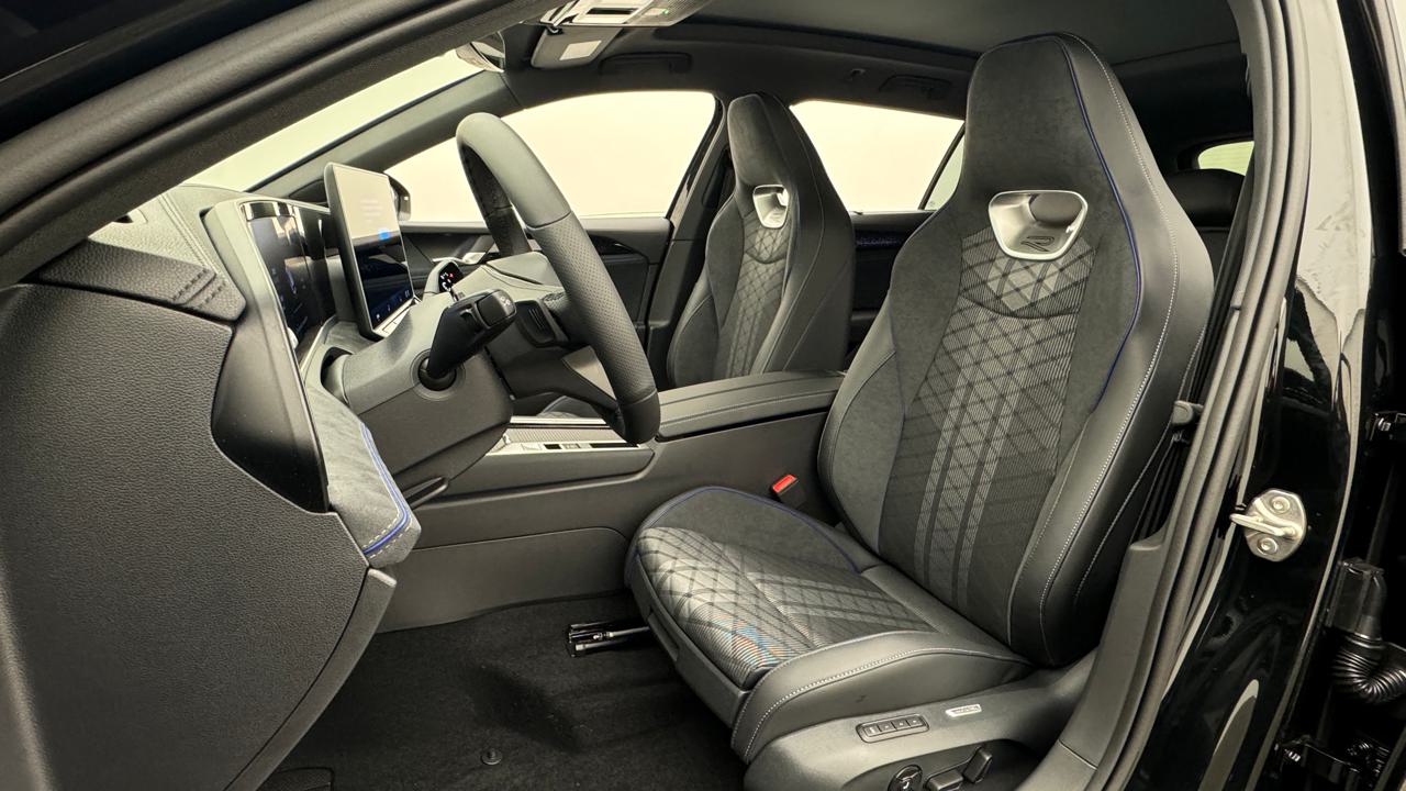 VW<br>Passat Variant 2.0 TDI evo R-Line 4 Motion DSG