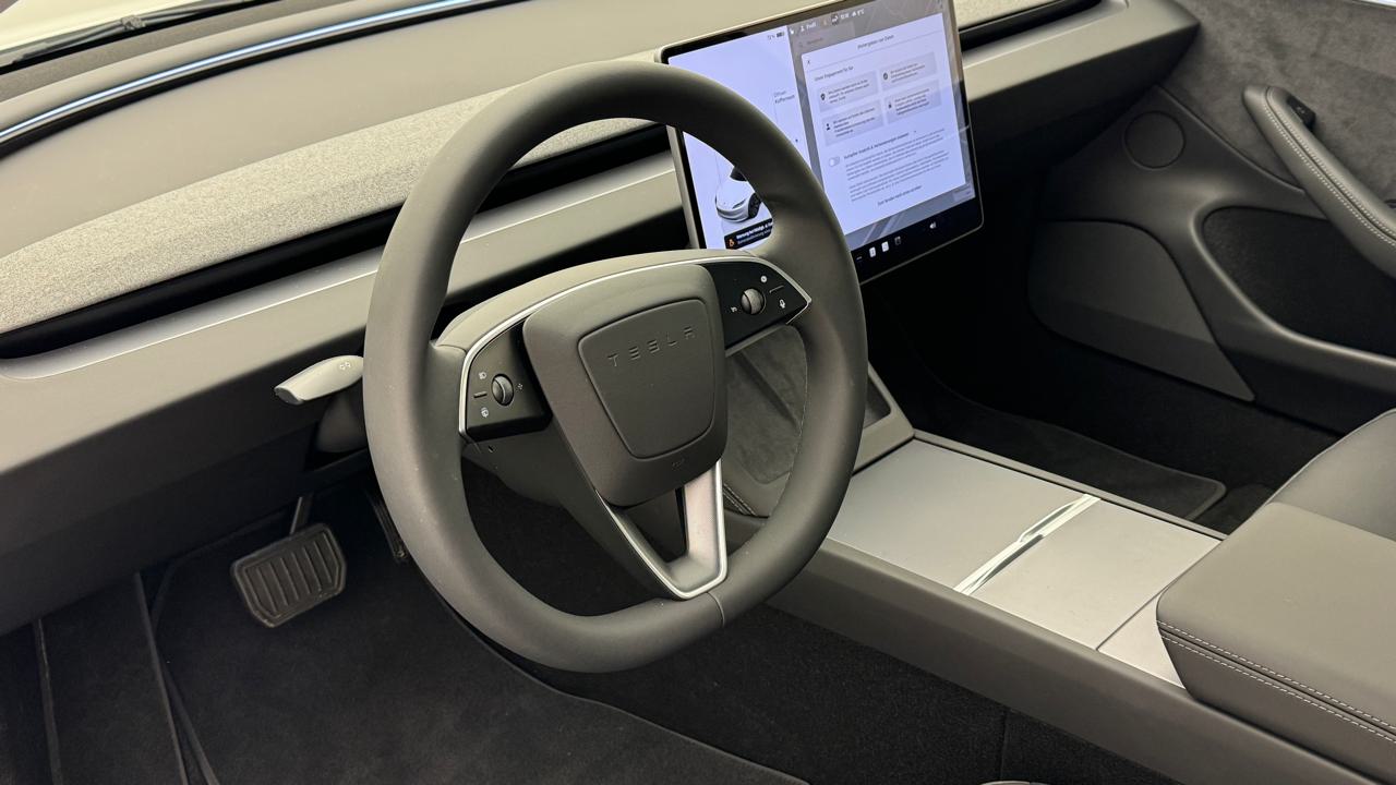 Tesla<br>Model 3 Long Range Dual Motor AWD