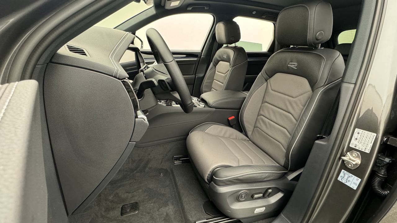 VW<br>Touareg 3.0 TDI R-Line Tiptronic