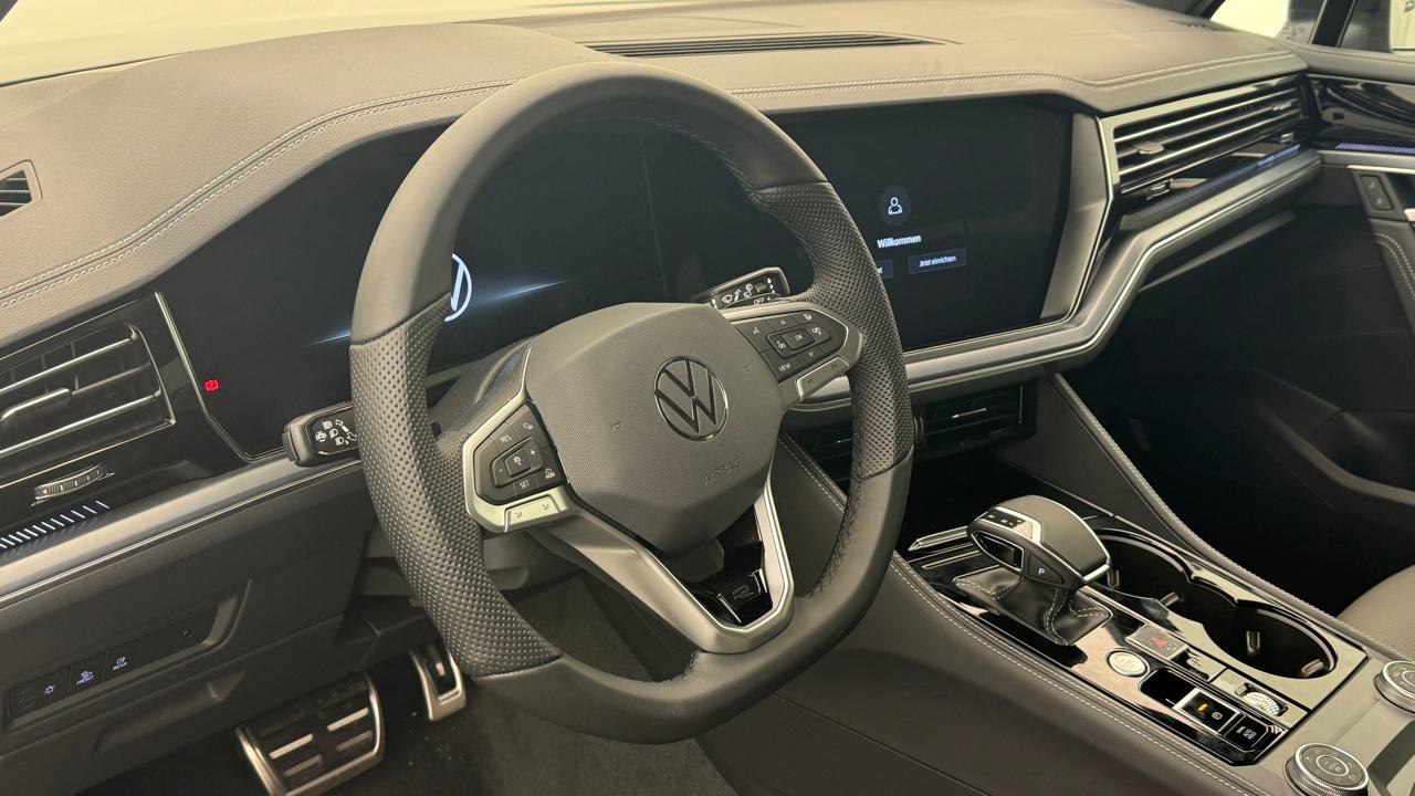 VW<br>Touareg 3.0 TDI R-Line Tiptronic