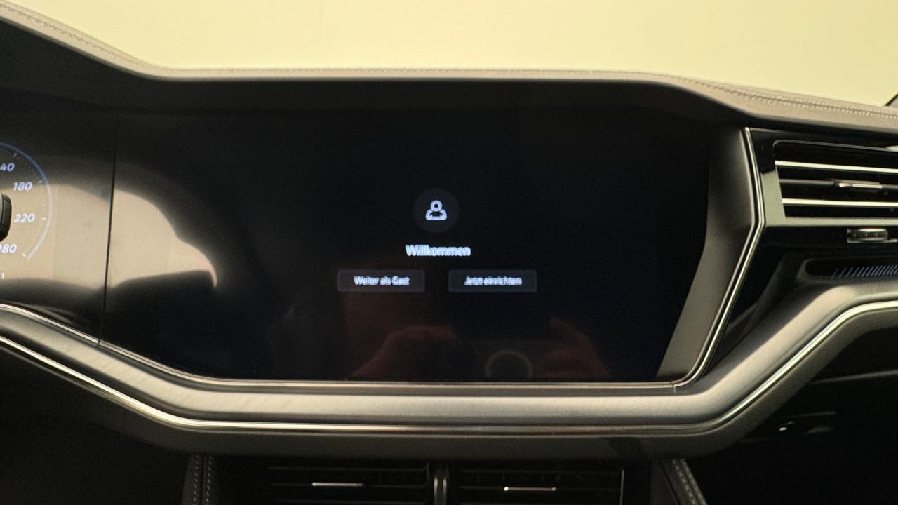 VW<br>Touareg 3.0 TDI R-Line Tiptronic