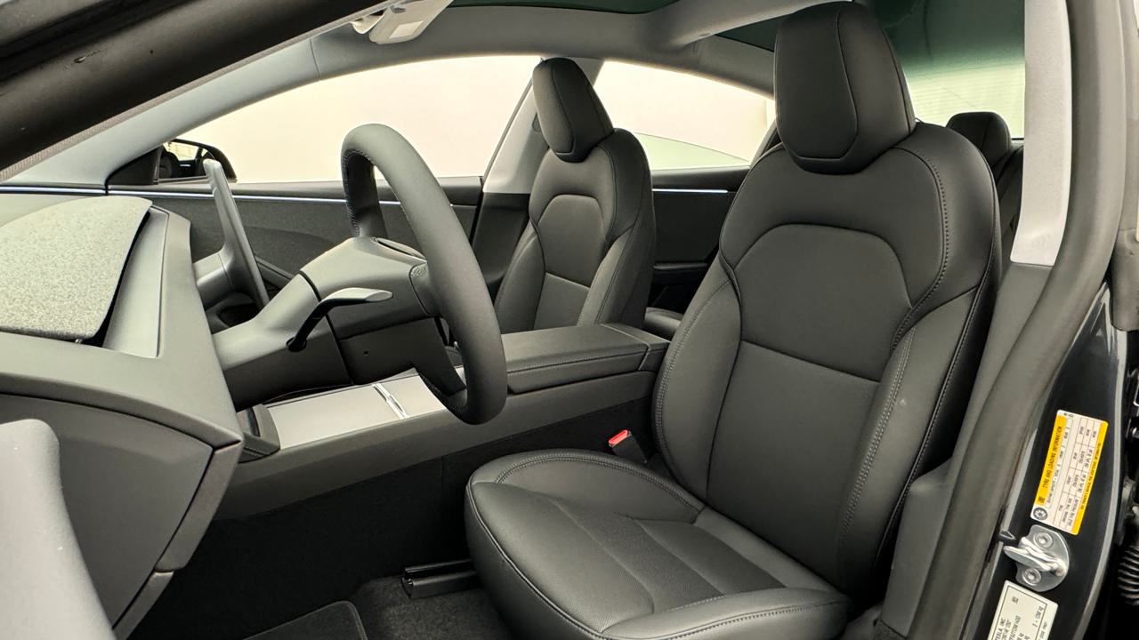 Tesla<br>Model 3 RWD