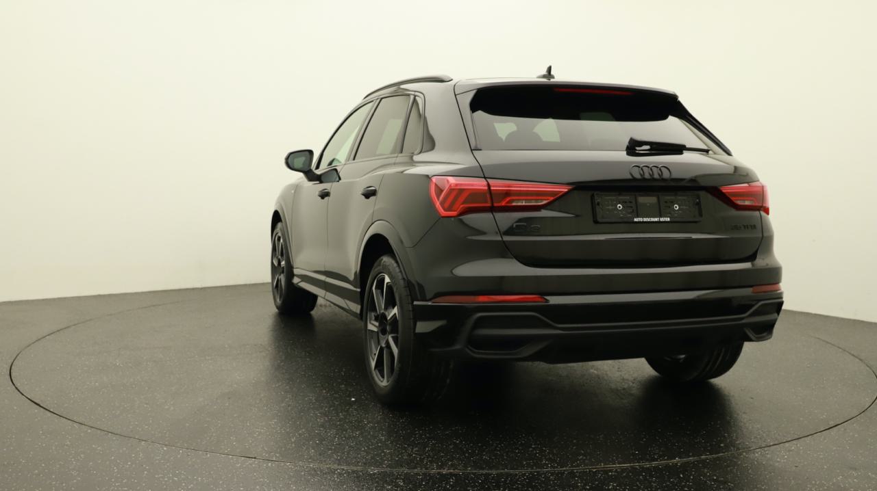 Audi<br>Q3 35 TFSI S line S-tronic