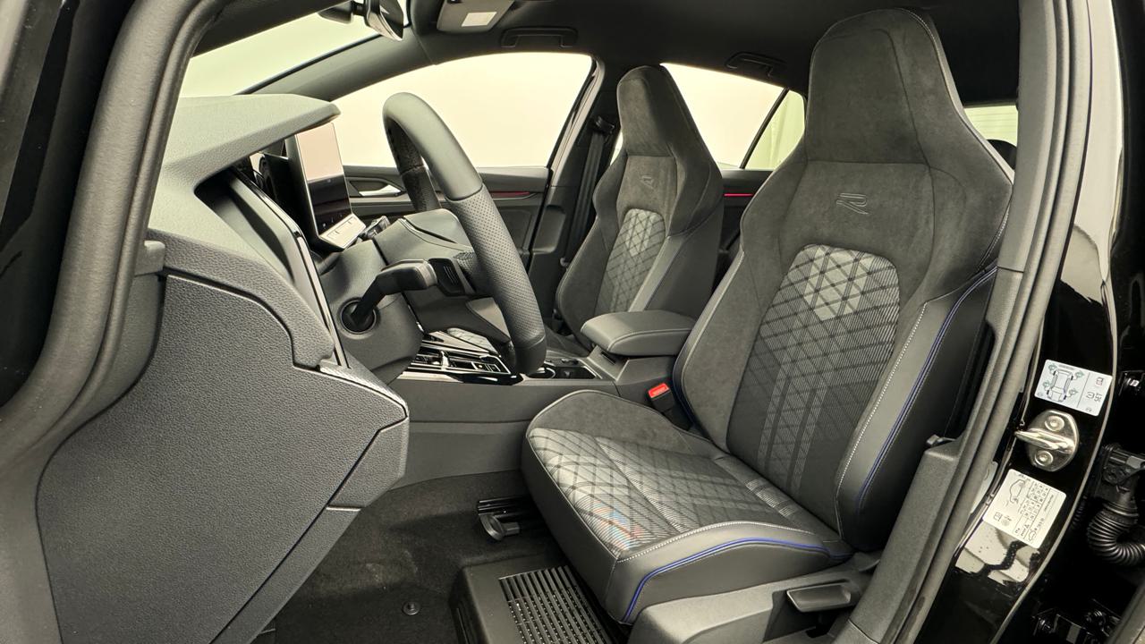 VW<br>Golf VIII 1.5 e TSI mHEV R-Line DSG