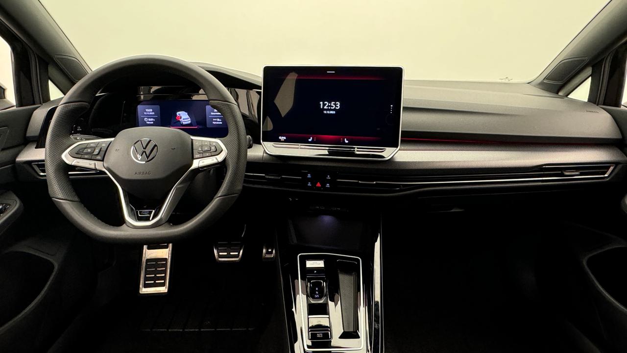 VW<br>Golf VIII 1.5 e TSI mHEV R-Line DSG