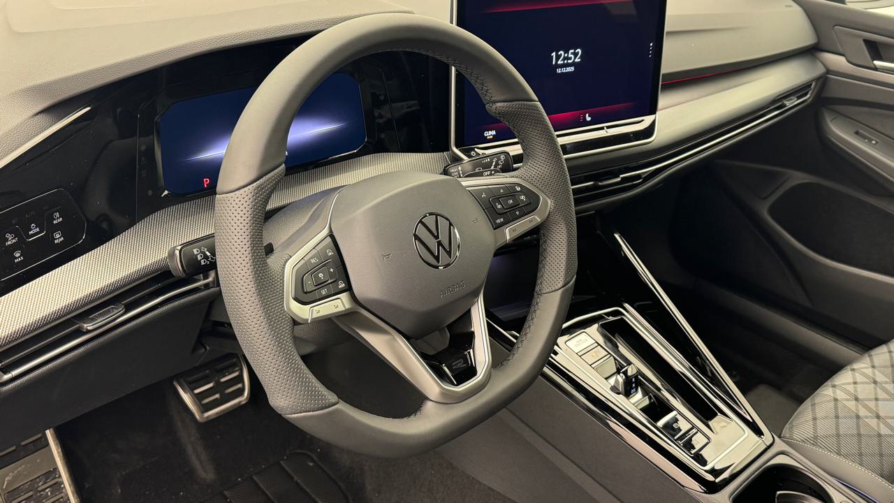 VW<br>Golf VIII 1.5 e TSI mHEV R-Line DSG