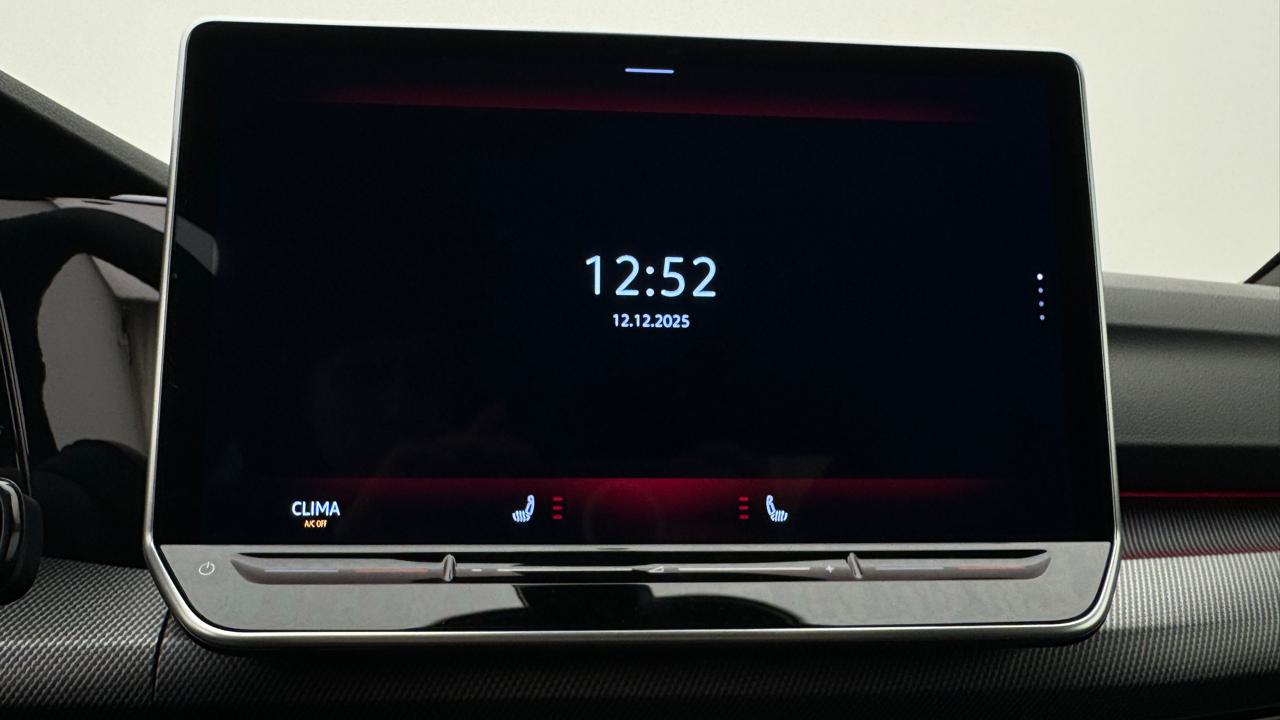 VW<br>Golf VIII 1.5 e TSI mHEV R-Line DSG